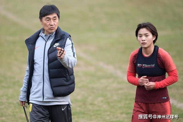 杨瀚森需高位球权而非低位单打 搭配有终结能力与空切意识的后场